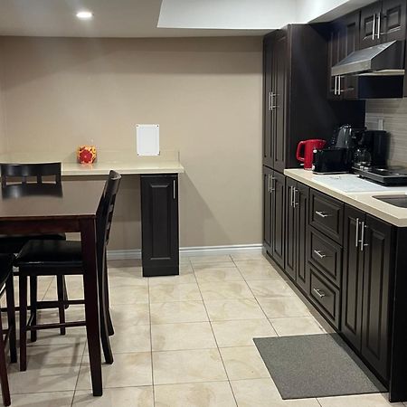 Bernie'S Basement Apartment Milton Luaran gambar