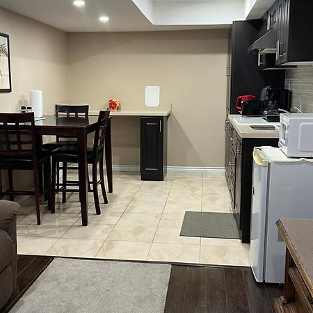 Bernie'S Basement Apartment Milton Luaran gambar