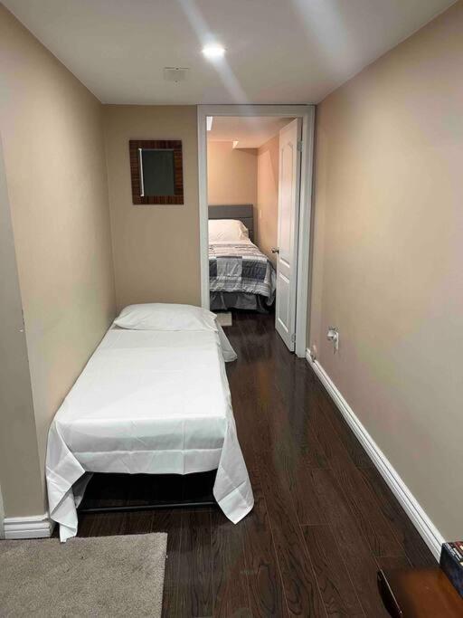 Bernie'S Basement Apartment Milton Luaran gambar