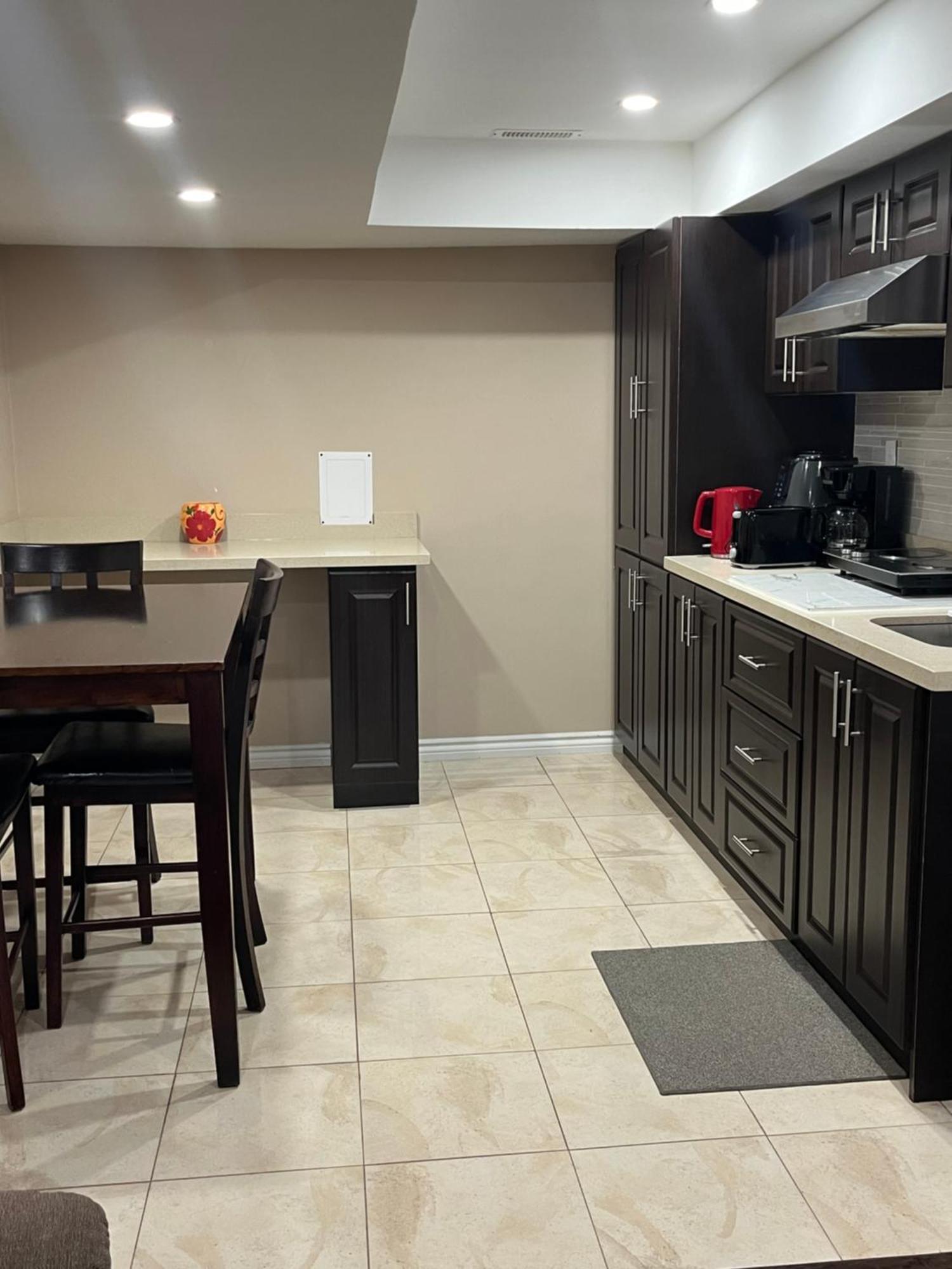 Bernie'S Basement Apartment Milton Luaran gambar