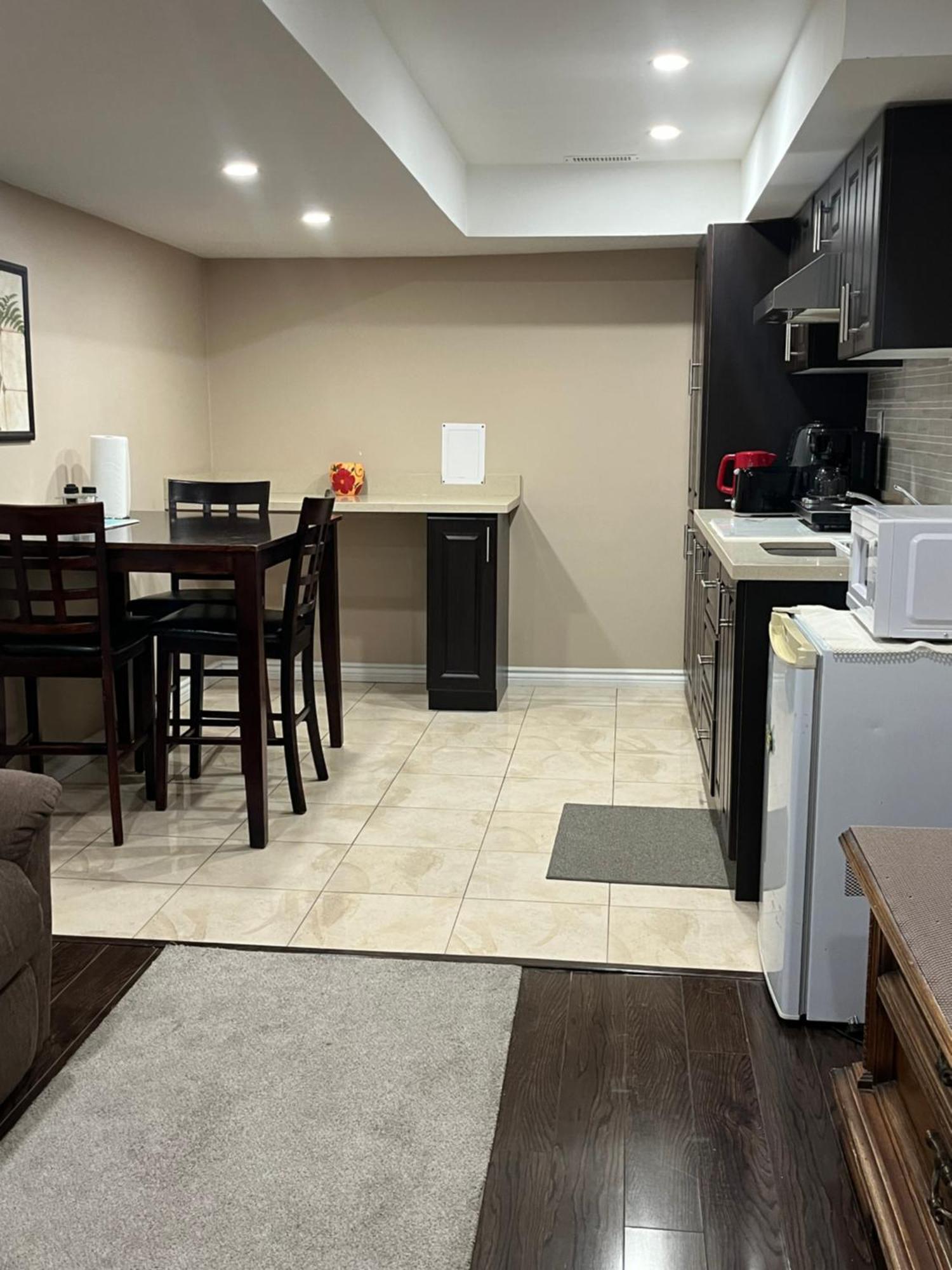 Bernie'S Basement Apartment Milton Luaran gambar