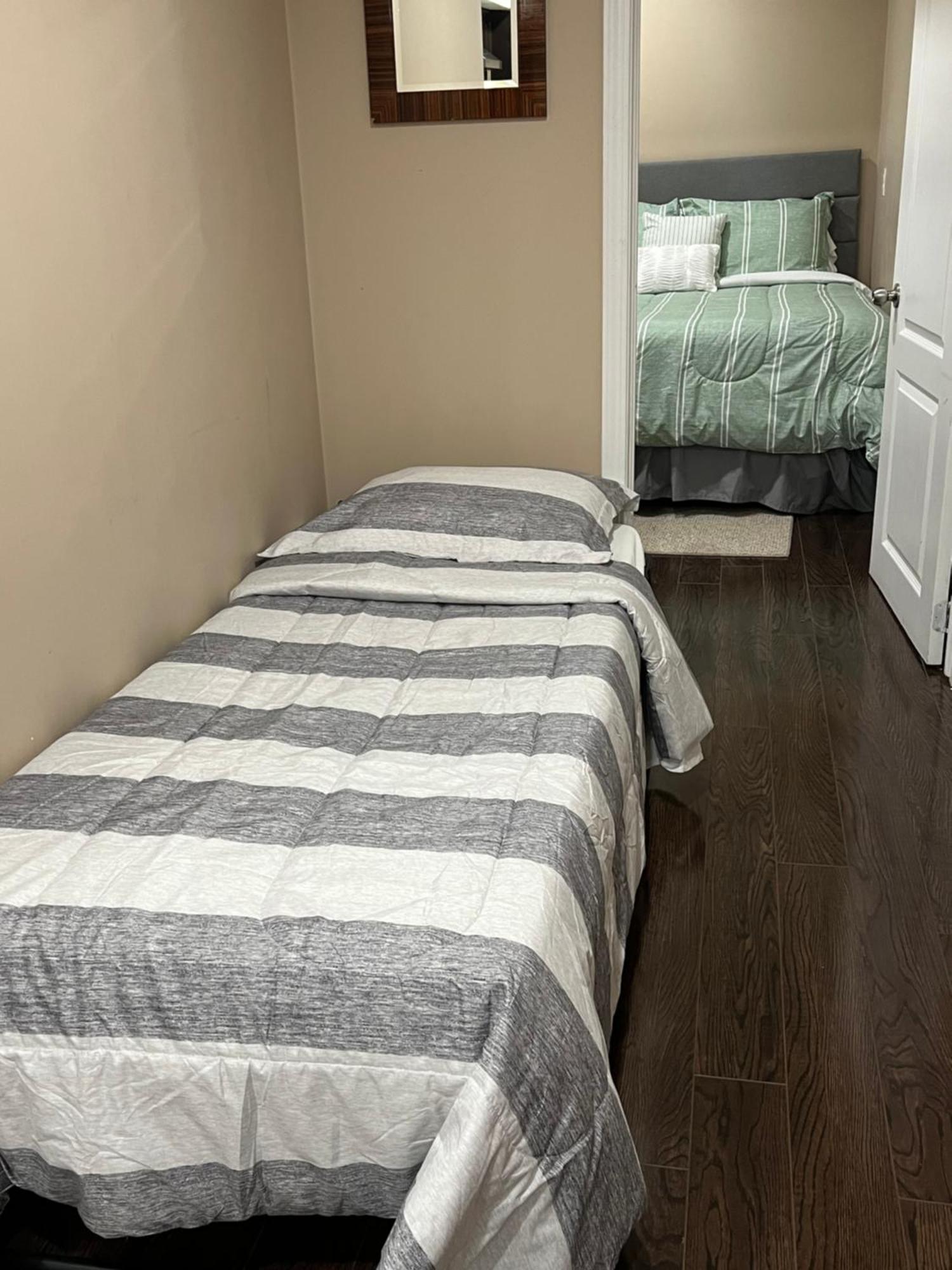 Bernie'S Basement Apartment Milton Luaran gambar