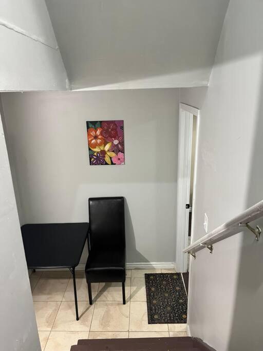 Bernie'S Basement Apartment Milton Luaran gambar
