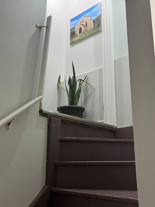 Bernie'S Basement Apartment Milton Luaran gambar