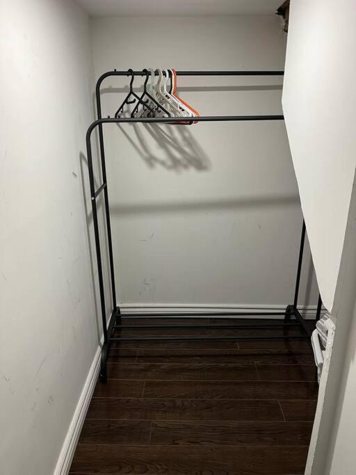 Bernie'S Basement Apartment Milton Luaran gambar