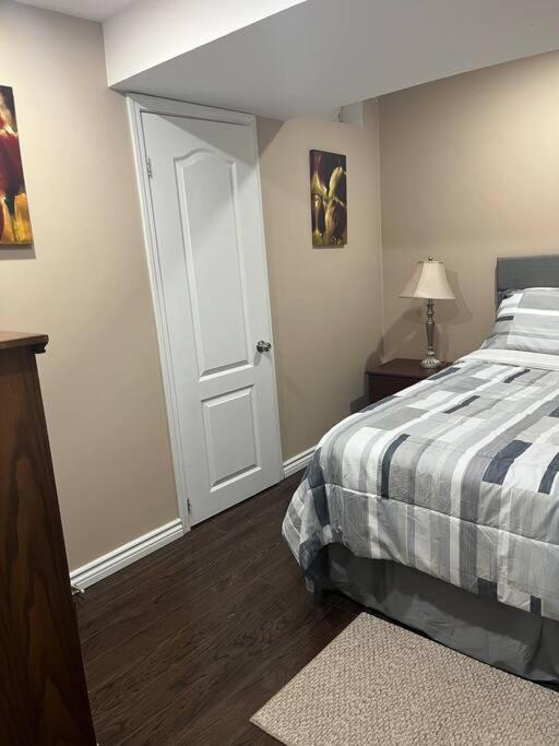 Bernie'S Basement Apartment Milton Luaran gambar