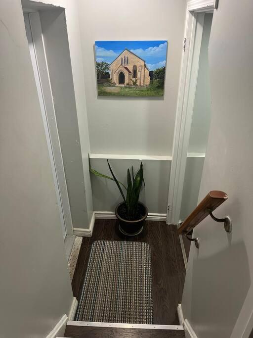Bernie'S Basement Apartment Milton Luaran gambar