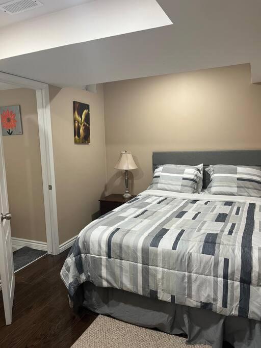 Bernie'S Basement Apartment Milton Luaran gambar